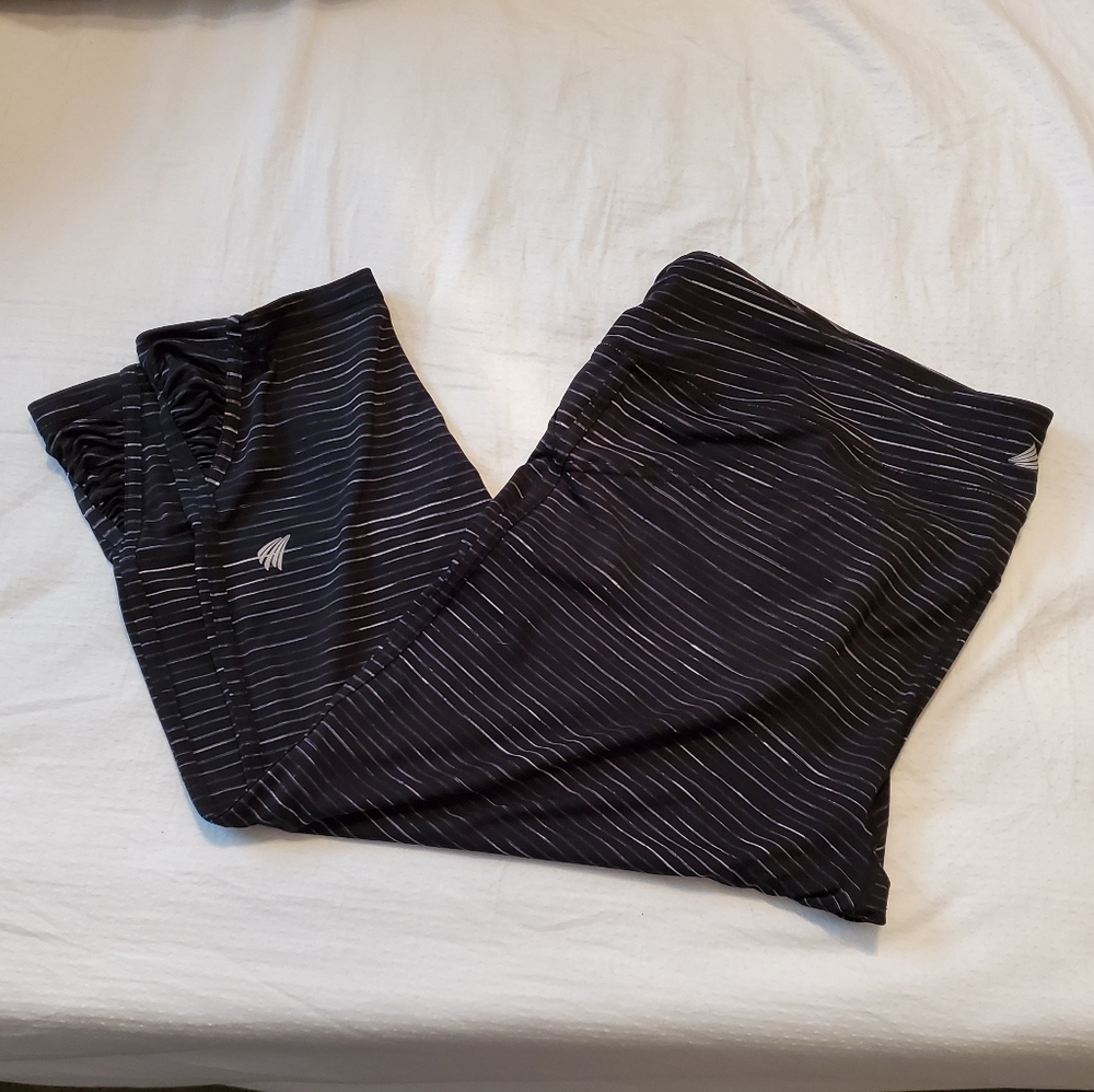 Free2B by Free Country Capri Workout Leggings